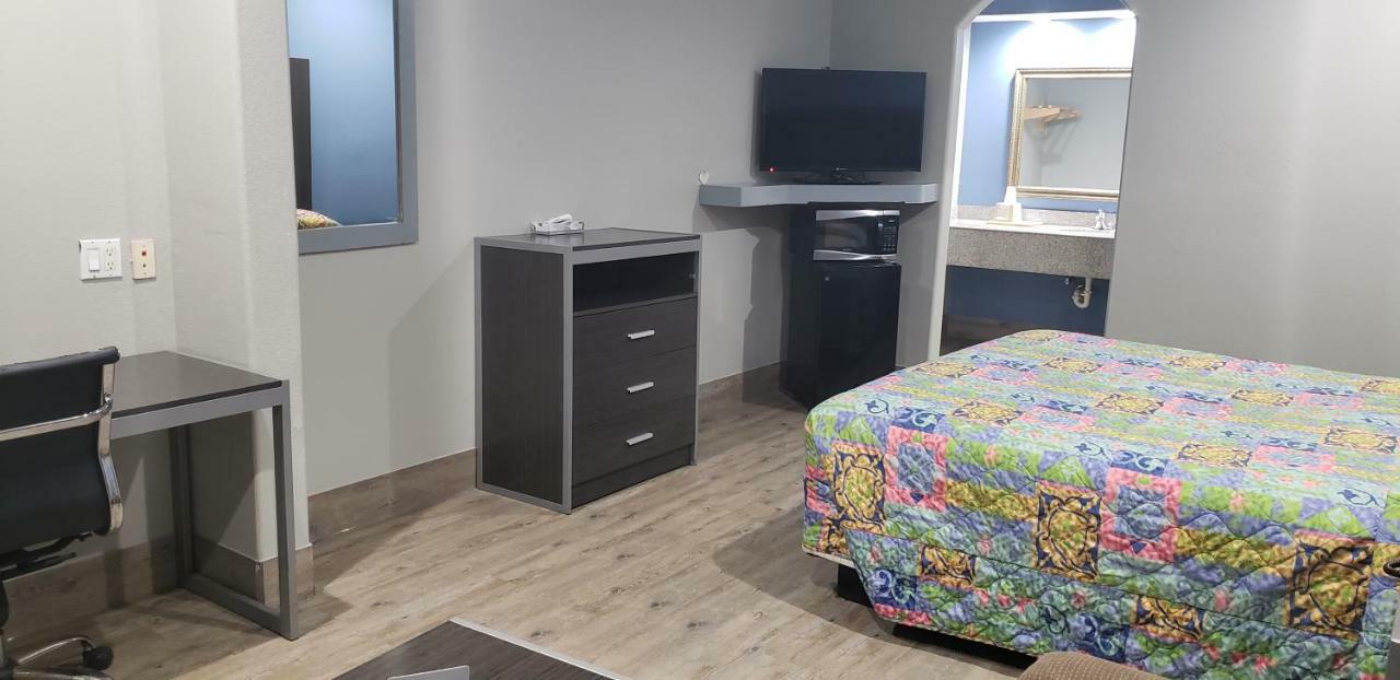 Camelot Inn & Suites Houston Bagian luar foto